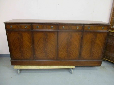 2504-Bufet anglie pyramidovy mahagon 1970  181 x 39 cm V - 86 cm  -  PRODANO